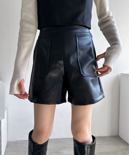 EPIMI E'PIMMY（エピミエピミー）の「フェイクレザーハイウエストショートパンツ（その他パンツ・レディース・ブラック・MEDIUM）」の20枚目の写真