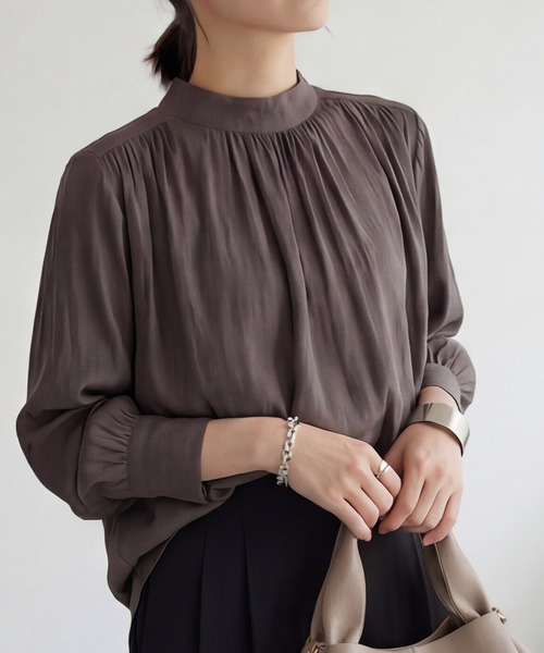 STYLE DELI(スタイルデリ)の「微光沢シボ感ギャザーブラウス(シャツ/ブラウス・レディース・ブラウン/ホワイト・FREE)」の1枚目の写真