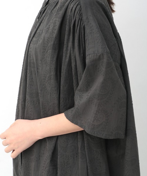 チチカカ(チチカカ)の「Rico ペイズリー総柄刺繍ワンピース(シャツワンピース・レディース・チャコールグレー/グリーン/ホワイト・FREE)」の13枚目の写真