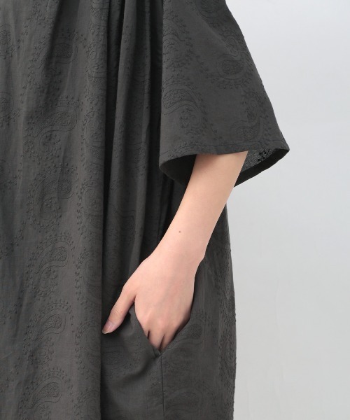 チチカカ(チチカカ)の「Rico ペイズリー総柄刺繍ワンピース(シャツワンピース・レディース・チャコールグレー/グリーン/ホワイト・FREE)」の14枚目の写真