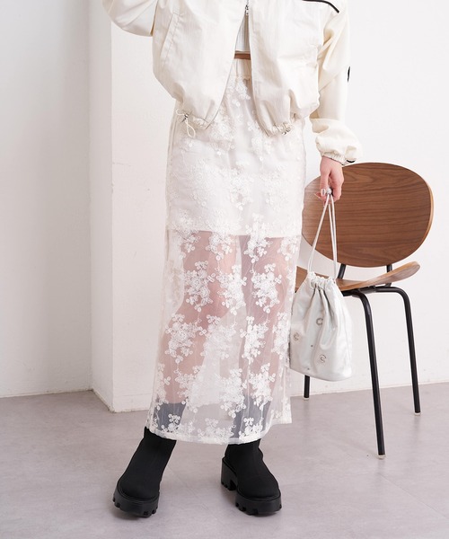 Chico（チコ）の「【2024SS】シアーフラワータイトロングスカート（スカート・レディース・ブラック/ホワイト/ライトグレー・FREE）」の2枚目の写真