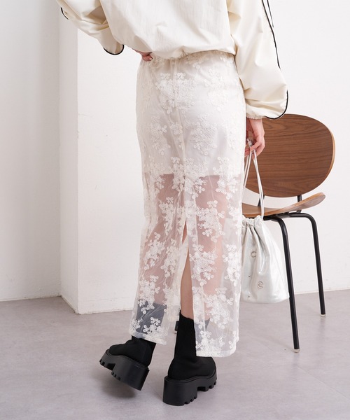 Chico（チコ）の「【2024SS】シアーフラワータイトロングスカート（スカート・レディース・ブラック/ホワイト/ライトグレー・FREE）」の4枚目の写真