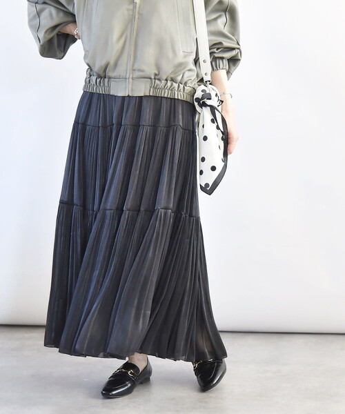 quaranciel(カランシエル)の「quaranciel:〈手洗い可能〉シアー シャイン サテン ティアード スカート(スカート・レディース・ライトグレー/ブラック・ONE SIZE)」の9枚目の写真