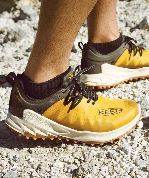 KEEN(キーン)の「ZIONIC WP / ザイオニック ウォータープルーフ / メンズ スニーカー(スニーカー・メンズ・イエロー・28cm/29cm/25cm/25.5cm/26cm/26.5cm/27cm/27.5cm)」の1枚目の写真