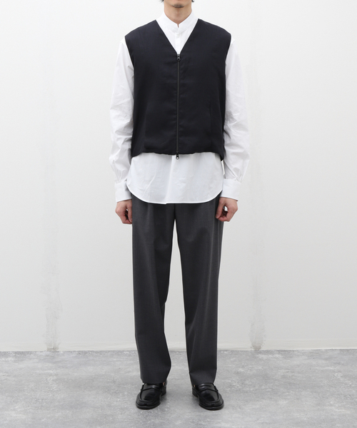 Gabriela Coll Garments(ガブリエラコールガーメンツ)の「【GABRIELA COLL GARMENTS】DOUBLE SOLBIATI FINE LINEN VEST(その他アウター・メンズ・ブラック・4/5)」の2枚目の写真