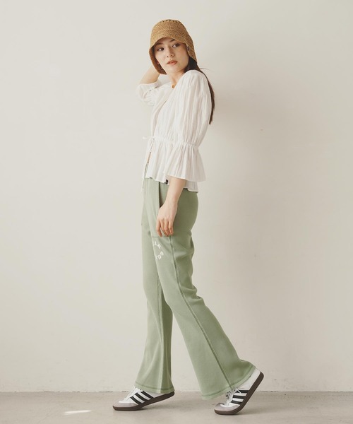 MILKFED.(ミルクフェド)の「GATHERD BLOUSE(シャツ/ブラウス・レディース・ライトブルー/ブラック/ホワイト・ONE SIZE)」の12枚目の写真
