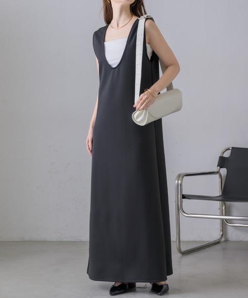 NEUNA（ヌナ）の「2wayUネック・Vネックフレアロングワンピース