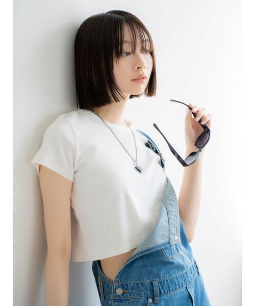 Ungrid(アングリッド)の「フィットショートTee(Tシャツ/カットソー・レディース・ブラック/レッド/オフホワイト・FREE)」の1枚目の写真