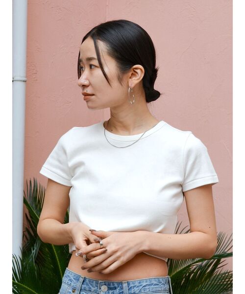 Ungrid(アングリッド)の「フィットショートTee(Tシャツ/カットソー・レディース・ブラック/レッド/オフホワイト・FREE)」の15枚目の写真