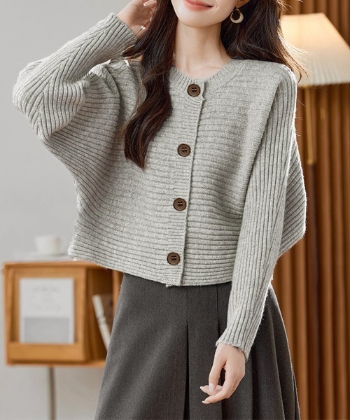 Miniministore(ミニミニストア)の「ドルマンニットトップス ショート丈ニット(ニット/セーター・レディース・ホワイト/ブラウン/ベージュ/グリーン/ブラック/グレー・FREE)」の1枚目の写真