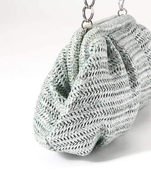 NATURAL BEAUTY BASIC(ナチュラルビューティーベーシック)の「◇【美人百花・Oggi掲載】メタリックPPチェーンバッグ(ショルダーバッグ・レディース・ベージュ/ライトグリーン・フリ-)」の6枚目の写真