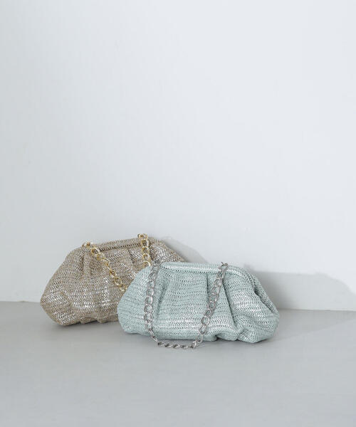 NATURAL BEAUTY BASIC(ナチュラルビューティーベーシック)の「◇【美人百花・Oggi掲載】メタリックPPチェーンバッグ(ショルダーバッグ・レディース・ベージュ/ライトグリーン・フリ-)」の1枚目の写真