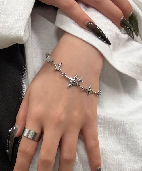 XU（エックスユー）の「【Never mind the XU】galaxy chain bracelet③ / 【ネバーマインド ザ エックスユー】ギャラクシーチェーンブレスレットシルバーブレスレット（ブレスレット・メンズ・シルバー・ONE SIZE）」の4枚目の写真
