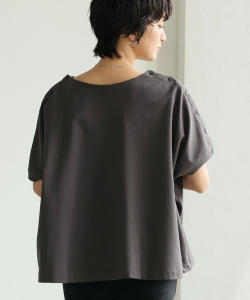 itto...（イット）の「ボタンで印象を変える。コットン肩ボタントップス（Tシャツ/カットソー・レディース・チャコール/サックスブルー/オフホワイト/杢グレー/マスタード・M）」の9枚目の写真