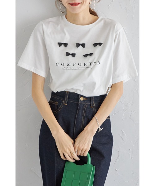 &. NOSTALGIA(アンドドットノスタルジア)の「【ZOZO限定】リボン&ロゴプリントT(Tシャツ/カットソー・レディース・オフホワイト/ブラック・M)」の1枚目の写真