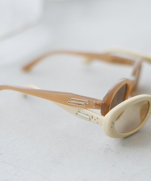 Kastane（カスタネ）の「【UVカット率99％/ケース付き】ランドスケープサングラス（サングラス・レディース・アイボリー/モカ・FREE）」の10枚目の写真