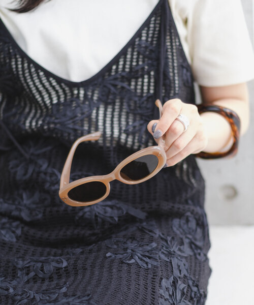 Kastane（カスタネ）の「【UVカット率99％/ケース付き】ランドスケープサングラス（サングラス・レディース・アイボリー/モカ・FREE）」の14枚目の写真