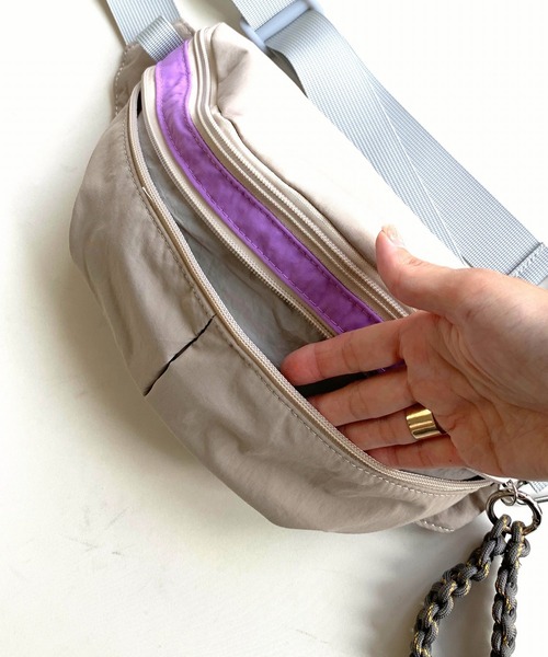 Casselini（キャセリーニ）の「撥水ナイロンウエストポーチ（ボディバッグ/ウエストポーチ・レディース・ライトグレー/ブラック・ONE SIZE）」の10枚目の写真