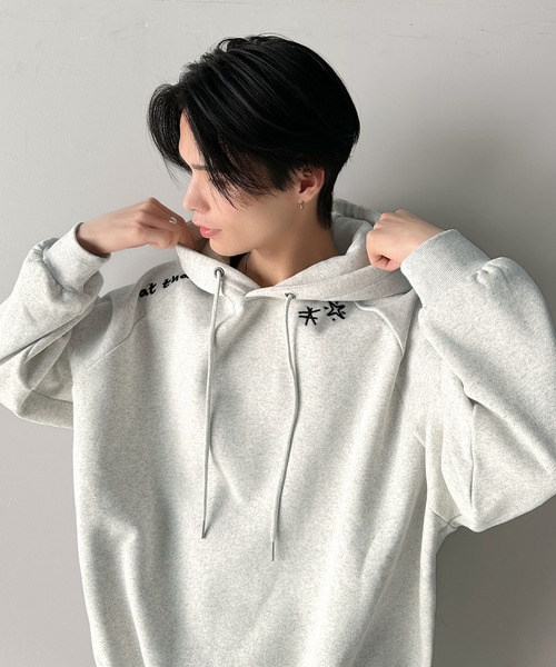 [美品] TATRAS JABBAH ジャバー フーディー ホワイト 2 JaVa ジャバコラボ》お洒落に多機能。水陸両用フィンガーホール付きUV