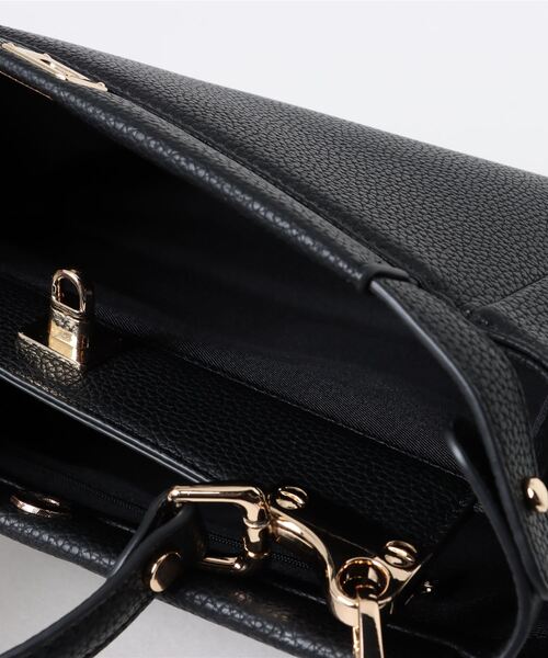 INTERPLANET(インタープラネット)の「ベルト付スクエアBAG(ショルダーバッグ・レディース・アイボリー/ブラック・フリー)」の5枚目の写真