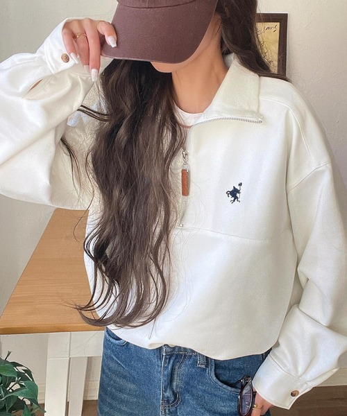 classicalelf(クラシカルエルフ)の「ゆったりシルエットでこなれ感。胸刺繍スエードポンチハーフジッププルオーバー(スウェット・レディース・アイボリー/オフホワイト/モカ・MEDIUM/LARGE/X-LARGE/SMALL)」の2枚目の写真