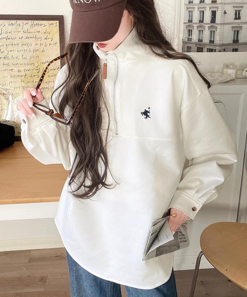 classicalelf(クラシカルエルフ)の「ゆったりシルエットでこなれ感。胸刺繍スエードポンチハーフジッププルオーバー(スウェット・レディース・アイボリー/オフホワイト/モカ・MEDIUM/LARGE/X-LARGE/SMALL)」の8枚目の写真
