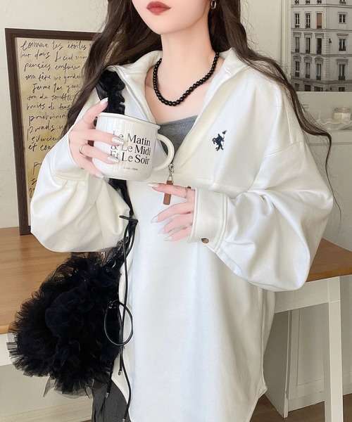 classicalelf(クラシカルエルフ)の「ゆったりシルエットでこなれ感。胸刺繍スエードポンチハーフジッププルオーバー(スウェット・レディース・アイボリー/オフホワイト/モカ・MEDIUM/LARGE/X-LARGE/SMALL)」の9枚目の写真