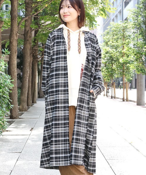 チチカカ(チチカカ)の「リャマ刺繍チェックシャツワンピース(シャツワンピース・レディース・ブラック/ライトグレー/グリーン・FREE)」の2枚目の写真