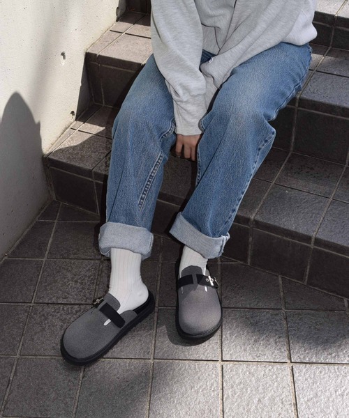 WEGO（ウィゴー）の「WEGO/スエード風クロッグベルトサンダル（スリッポン・レディース・グレー/ブラック/ブラウン・MEDIUM/LARGE）」の7枚目の写真