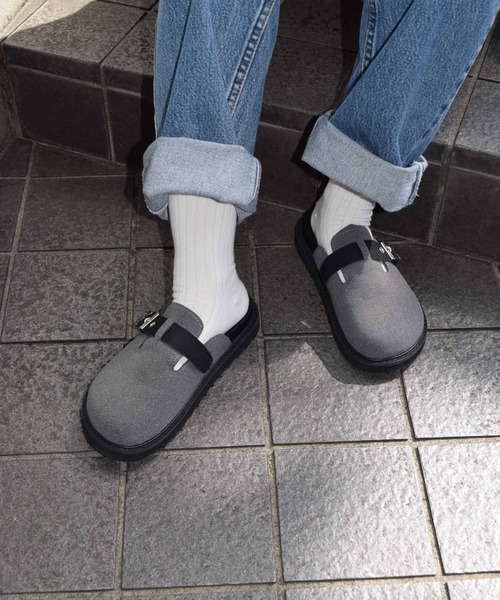 WEGO（ウィゴー）の「WEGO/スエード風クロッグベルトサンダル（スリッポン・レディース・グレー/ブラック/ブラウン・MEDIUM/LARGE）」の8枚目の写真