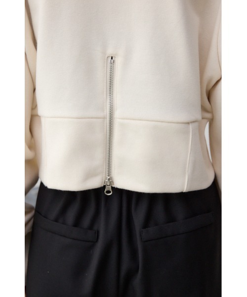 AZUL by moussy（アズールバイマウジー）の「バックデザインクロップドスウェット（スウェット・レディース・ブラック/アイボリー/ダークブルー・FREE）」の12枚目の写真