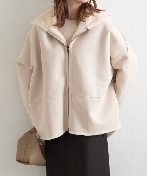 Lui's（ルイス）の「フェイクムートンコクーンフードコート（その他アウター・レディース・チャコールグレー/アイボリー/ベージュ・FREE）」の4枚目の写真