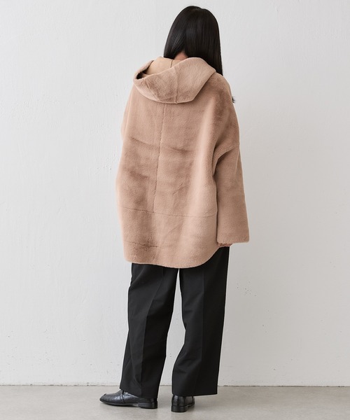 Lui's（ルイス）の「フェイクムートンコクーンフードコート（その他アウター・レディース・チャコールグレー/アイボリー/ベージュ・FREE）」の6枚目の写真