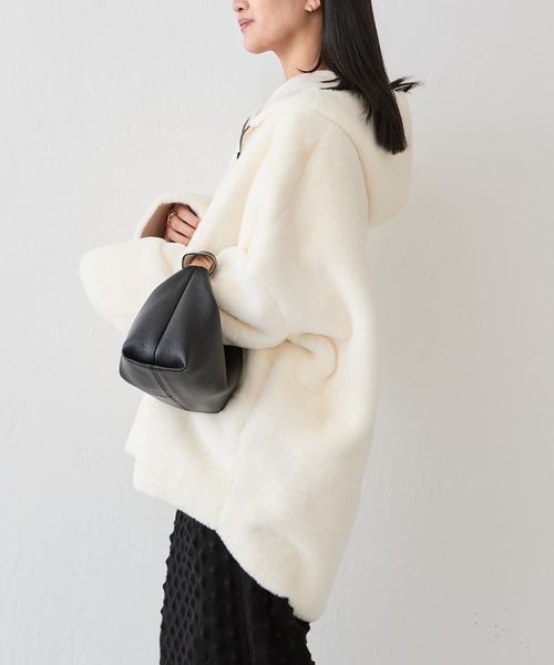 Lui's（ルイス）の「フェイクムートンコクーンフードコート（その他アウター・レディース・チャコールグレー/アイボリー/ベージュ・FREE）」の16枚目の写真