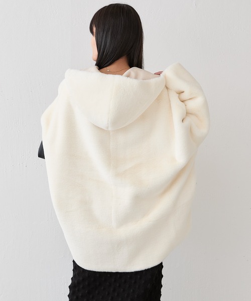 Lui's（ルイス）の「フェイクムートンコクーンフードコート（その他アウター・レディース・チャコールグレー/アイボリー/ベージュ・FREE）」の17枚目の写真