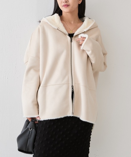 Lui's（ルイス）の「フェイクムートンコクーンフードコート（その他アウター・レディース・チャコールグレー/アイボリー/ベージュ・FREE）」の7枚目の写真