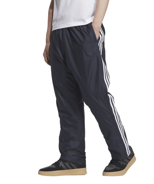 adidas(アディダス)の「アディダス adidas マストハブ スリーストライプス ルーズフィット WIND. RDY パデッドトラックパンツ(その他パンツ・メンズ・ブラック/ネイビー・S/M/L/LL/3L)」の2枚目の写真