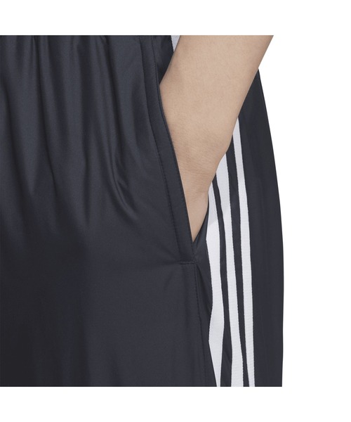 adidas(アディダス)の「アディダス adidas マストハブ スリーストライプス ルーズフィット WIND. RDY パデッドトラックパンツ(その他パンツ・メンズ・ブラック/ネイビー・S/M/L/LL/3L)」の10枚目の写真