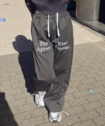 レイヤード風フロントロゴスウェットパンツ