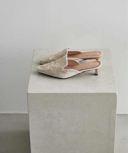 セール】フラワー刺繍ベロアベトナムサンダル（サンダル）｜THE YOn