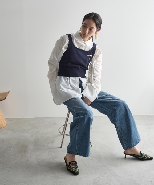 THE YOn(ザヨン)の「フラワー刺繍ベロアベトナムサンダル(サンダル・レディース・グレイッシュベージュ/ブラック/グリーン・39/38/37)」の11枚目の写真