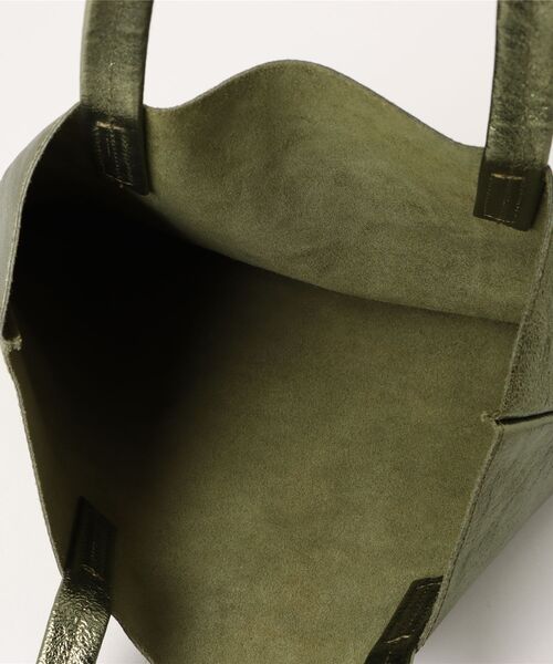 andrea cardone(アンドレアカルドネ)の「【ANDREA CARDONE】レザービッグトートバッグ(Q56601)(トートバッグ・レディース・シルバー/ブロンズ/グリーン・ALL)」の6枚目の写真