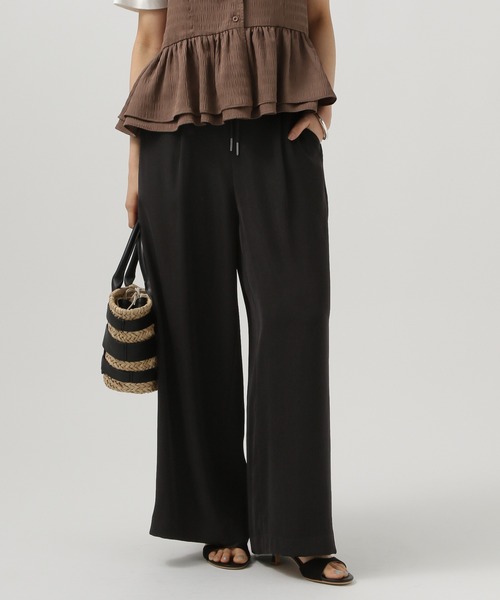 BAYFLOW（ベイフロー）の「[春先まで使える]リラックスワイドパンツ（その他パンツ・レディース・ブラック/グレイッシュベージュ/コーラルピンク/アイボリー・SMALL/MEDIUM）」の2枚目の写真