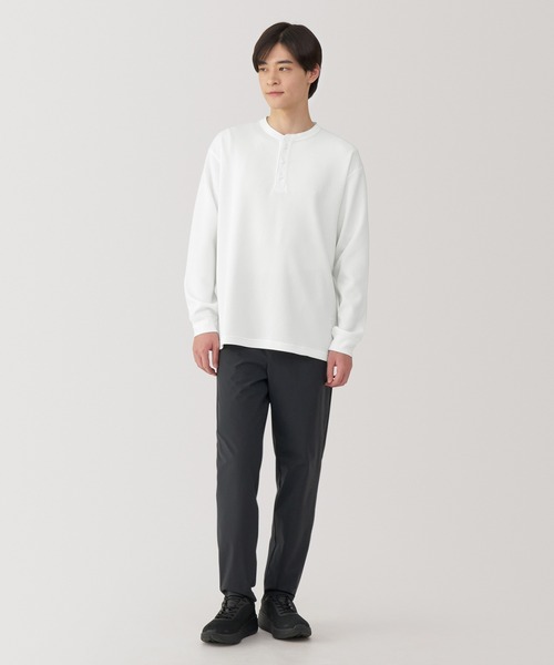 無印良品（ムジルシリョウヒン）の「紳士　ＵＶカット乾きやすいワッフルヘンリーネック長袖Ｔシャツ（Tシャツ/カットソー・メンズ・オフホワイト/ブラック/ダークグレー/サンドベージュ・S/M/L/XL）」の5枚目の写真