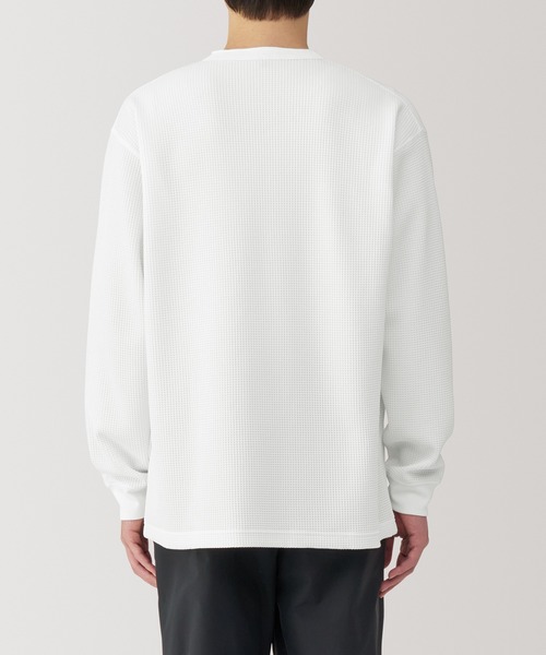 無印良品（ムジルシリョウヒン）の「紳士　ＵＶカット乾きやすいワッフルヘンリーネック長袖Ｔシャツ（Tシャツ/カットソー・メンズ・オフホワイト/ブラック/ダークグレー/サンドベージュ・S/M/L/XL）」の7枚目の写真
