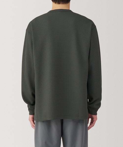 無印良品（ムジルシリョウヒン）の「紳士　ＵＶカット乾きやすいワッフルヘンリーネック長袖Ｔシャツ（Tシャツ/カットソー・メンズ・オフホワイト/ブラック/ダークグレー/サンドベージュ・S/M/L/XL）」の19枚目の写真