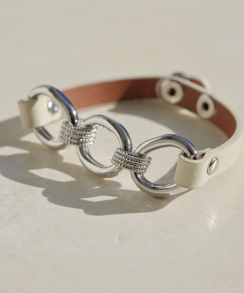 ear PAPILLONNER（イアパピヨネ）の「トップチェーンレザーブレスレット（ブレスレット・レディース・ホワイト/キャメル・FREE）」の3枚目の写真