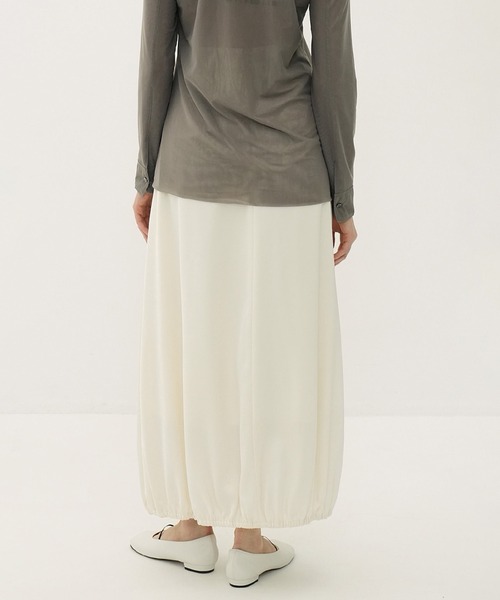 CLANE（クラネ）の「SATIN BALLOON SKIRT（スカート・レディース・ブルー/アイボリー/ブラック・0/1/2）」の9枚目の写真