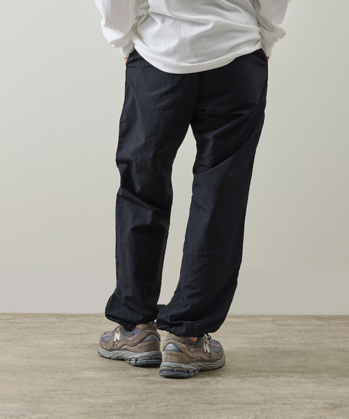 And A（アンドエー）の「Gramicci グラミチ / NYLON TRACK PANT 撥水防風ナイロントラックパンツ / G4SM-P119（その他パンツ・メンズ・オリーブ/ネイビー/ベージュ系その他/ブラック・SMALL/X-LARGE/LARGE/MEDIUM）」の16枚目の写真