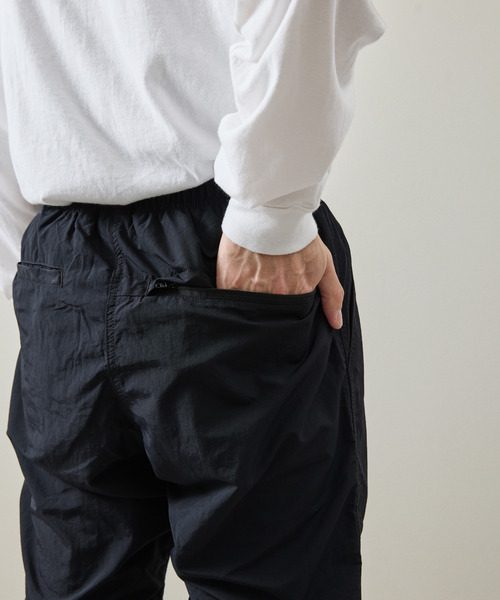 And A(アンドエー)の「Gramicci グラミチ / NYLON TRACK PANT 撥水防風ナイロントラックパンツ / G4SM-P119(その他パンツ・メンズ・オリーブ/ネイビー/ベージュ系その他/ブラック・SMALL/X-LARGE/LARGE/MEDIUM)」の18枚目の写真